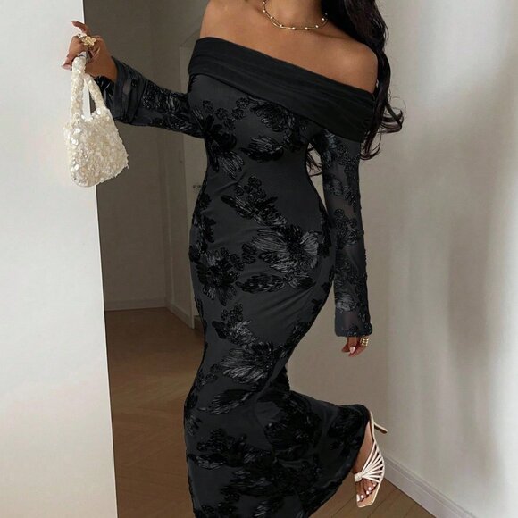 Black Elegant Women's Off Shoulder Long Sleeve Fitted Maxi Dress - Picture 4 of 6